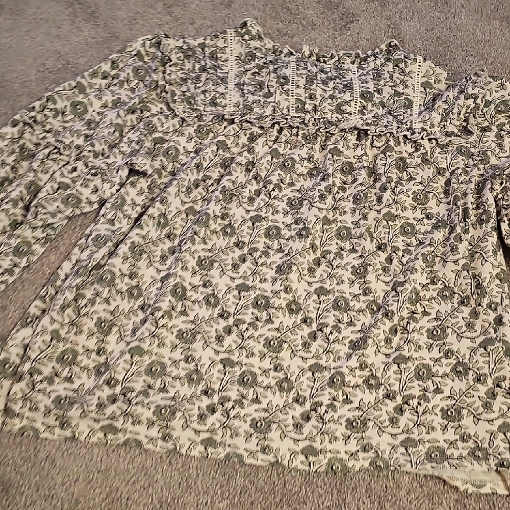 D4🔹️Wonderly Floral Blouse - Green and White - Picture 6 of 7